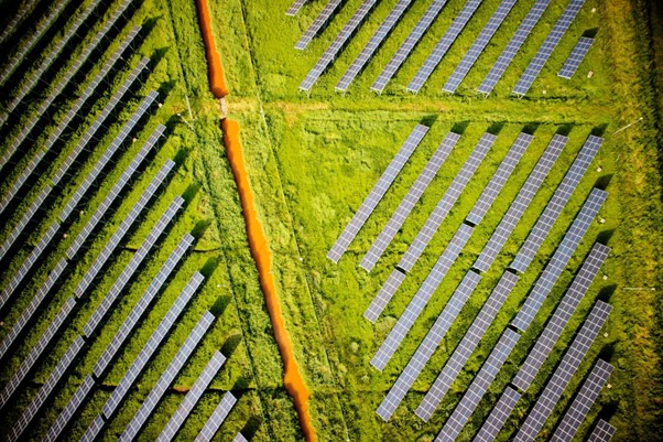 Espacio de energía fotovoltaica. Instalación de placas solares